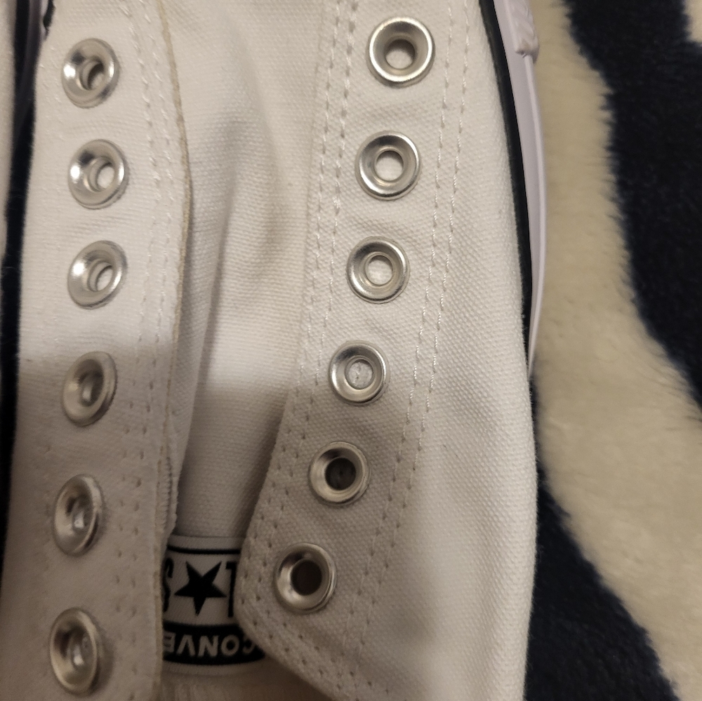 Converse Size 7 - Picture 5 of 5